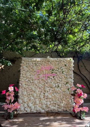 Pared floreada blanca