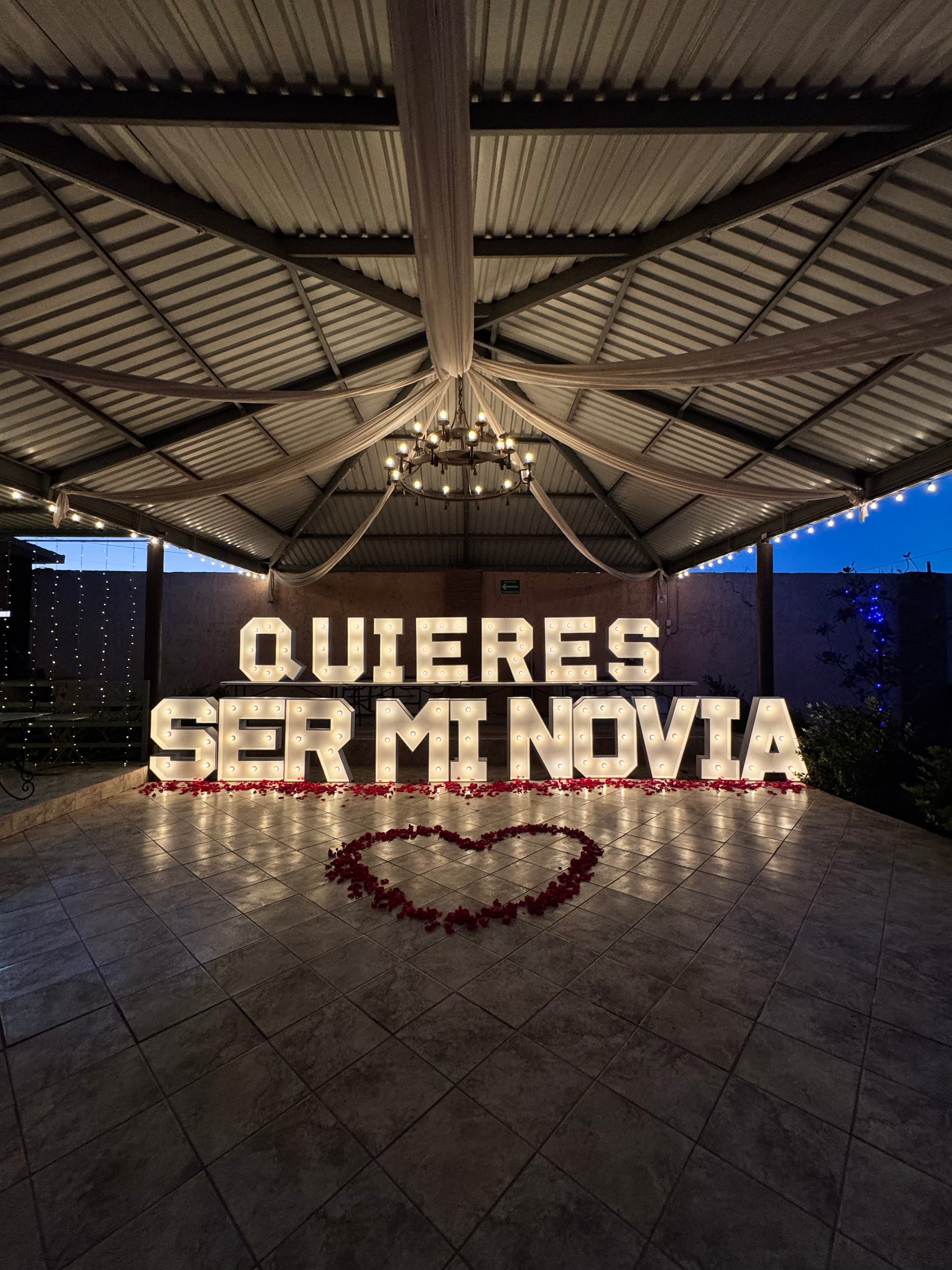Letras gigantes "Quieres ser mi novia"