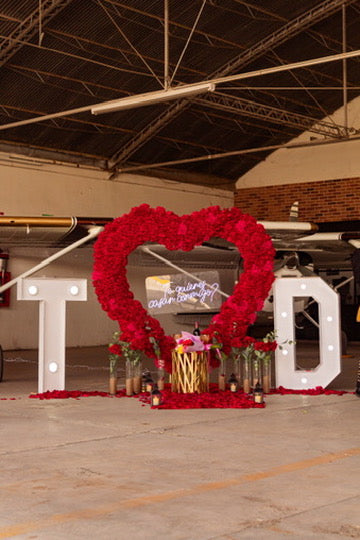 Corazón de flores rojas San Valentín