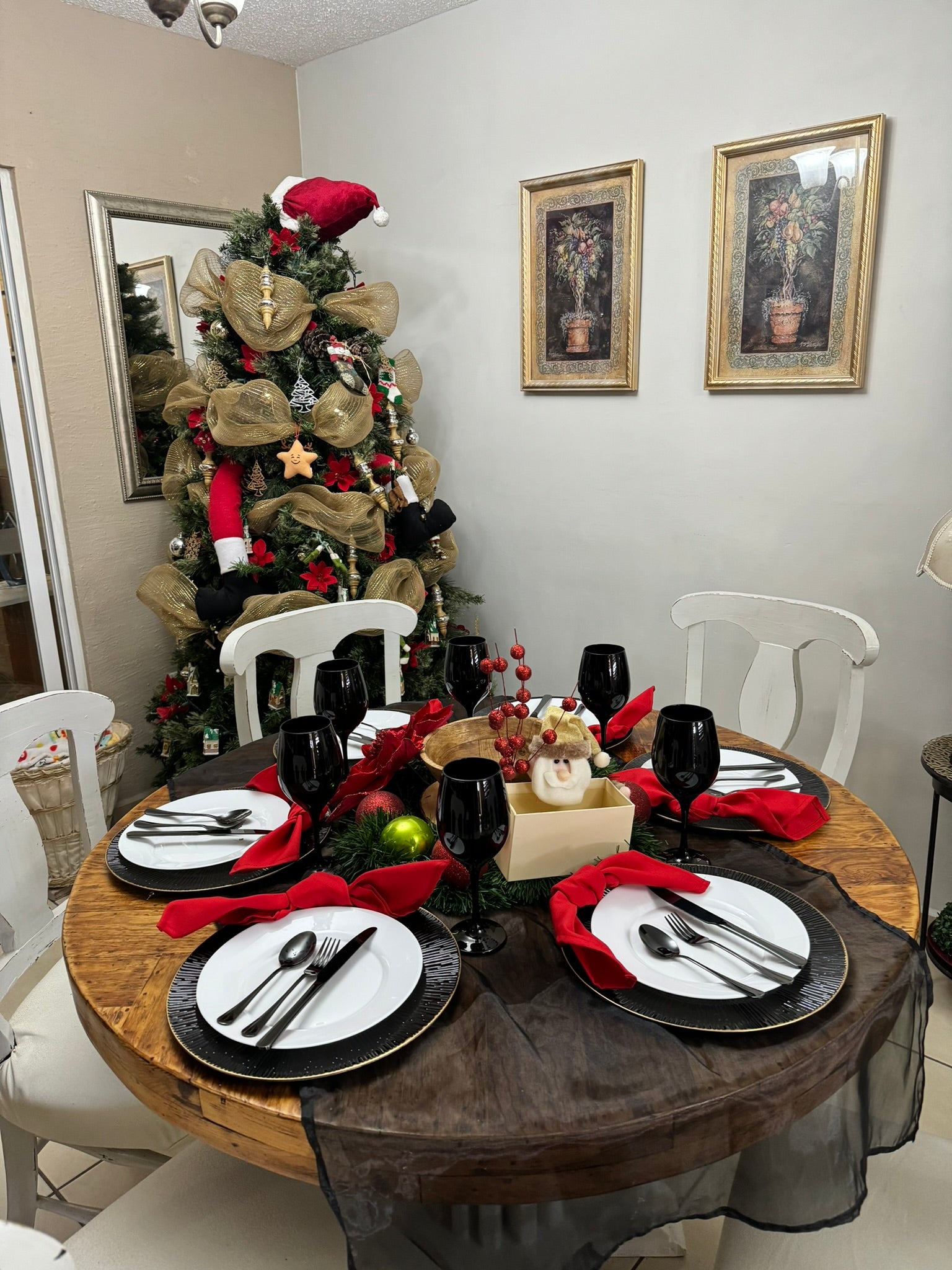 Decoración de mesa posada/cena navideña
