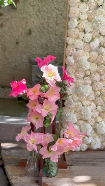 Pared floreada blanca