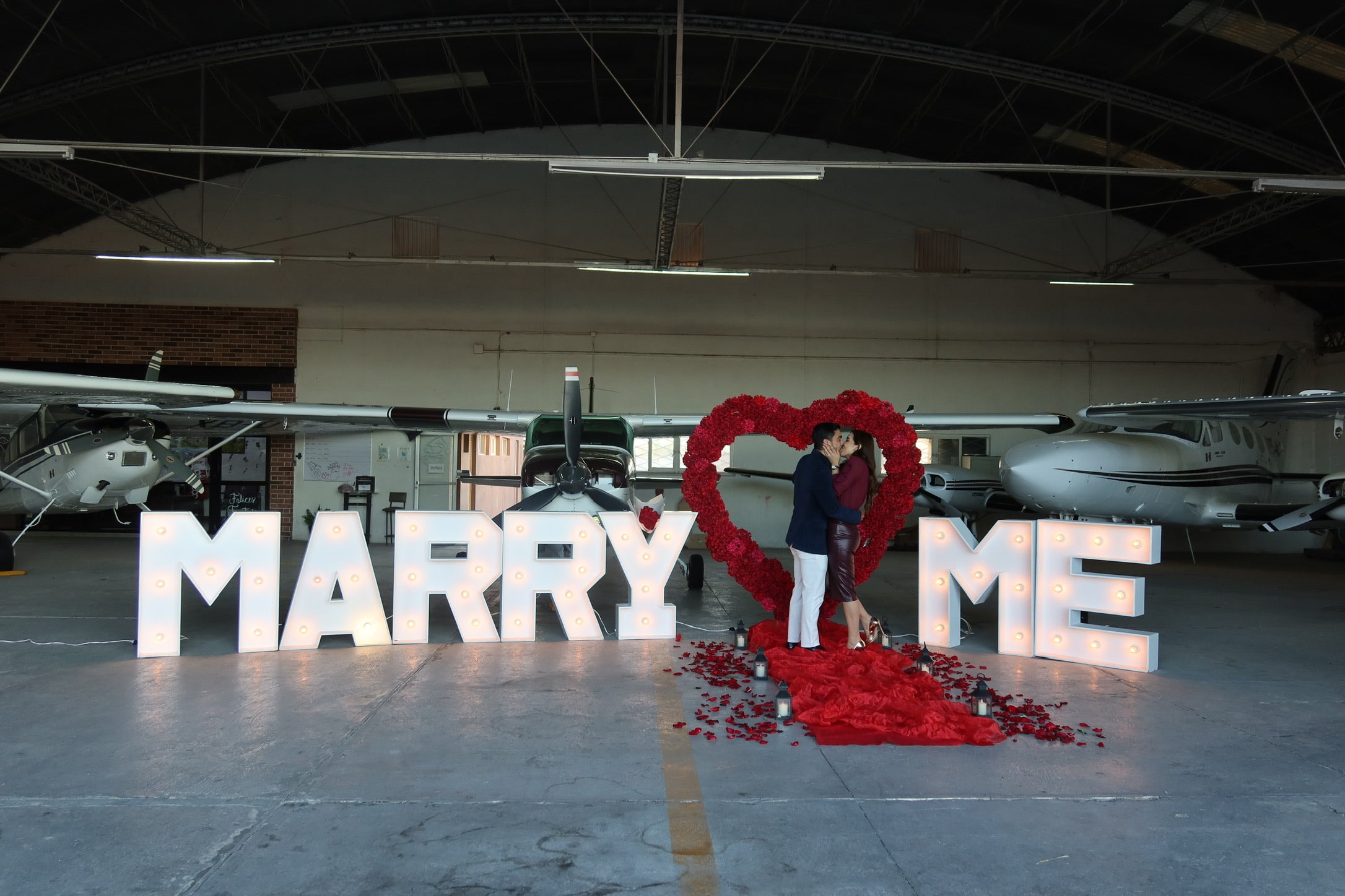 Vuelo en avioneta sobre la ciudad
