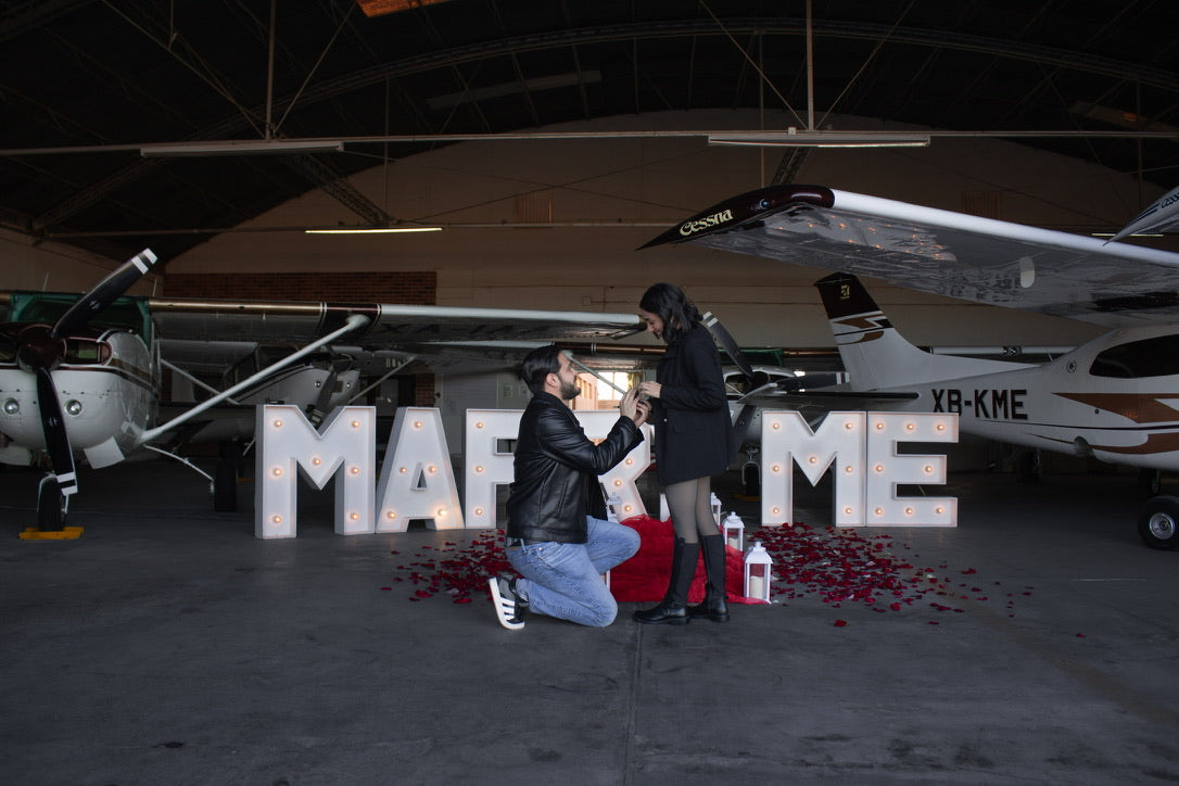Vuelo en avioneta sobre la ciudad