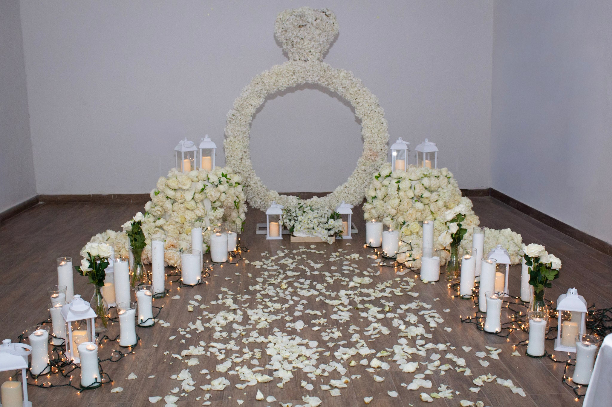 Anillo blanco + camino de velas