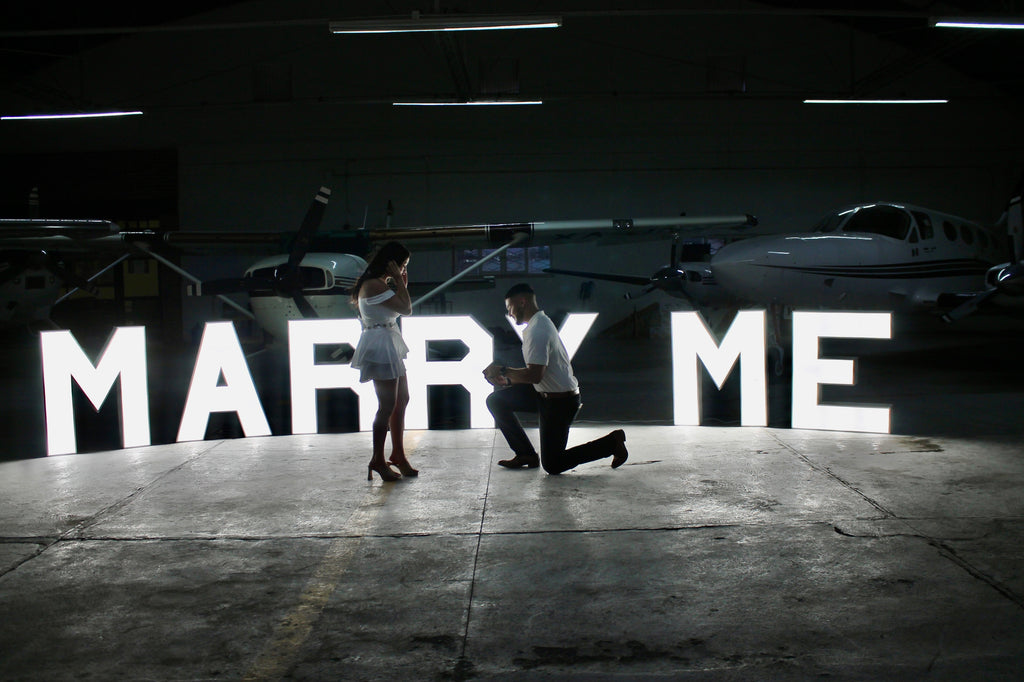 Letras gigantes "Marry me"