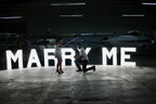 Letras gigantes "Marry me"