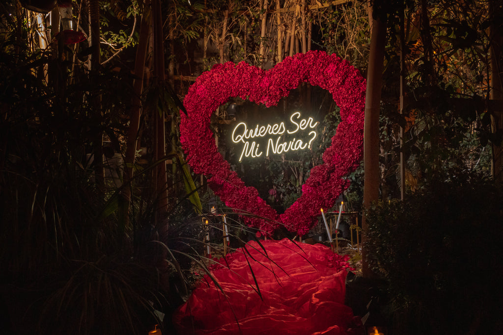 Corazón de flores rojo
