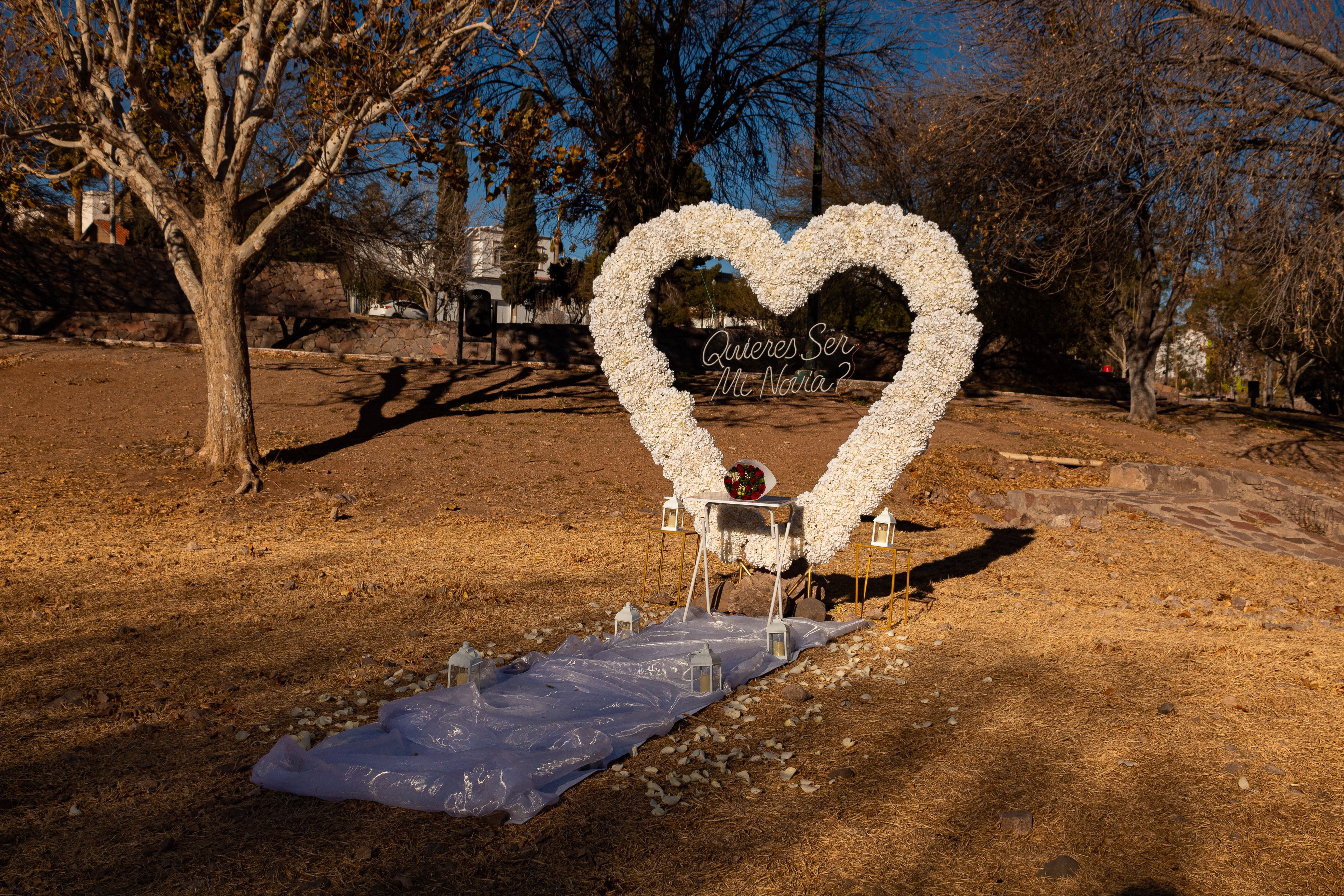 Corazón de flores blanco